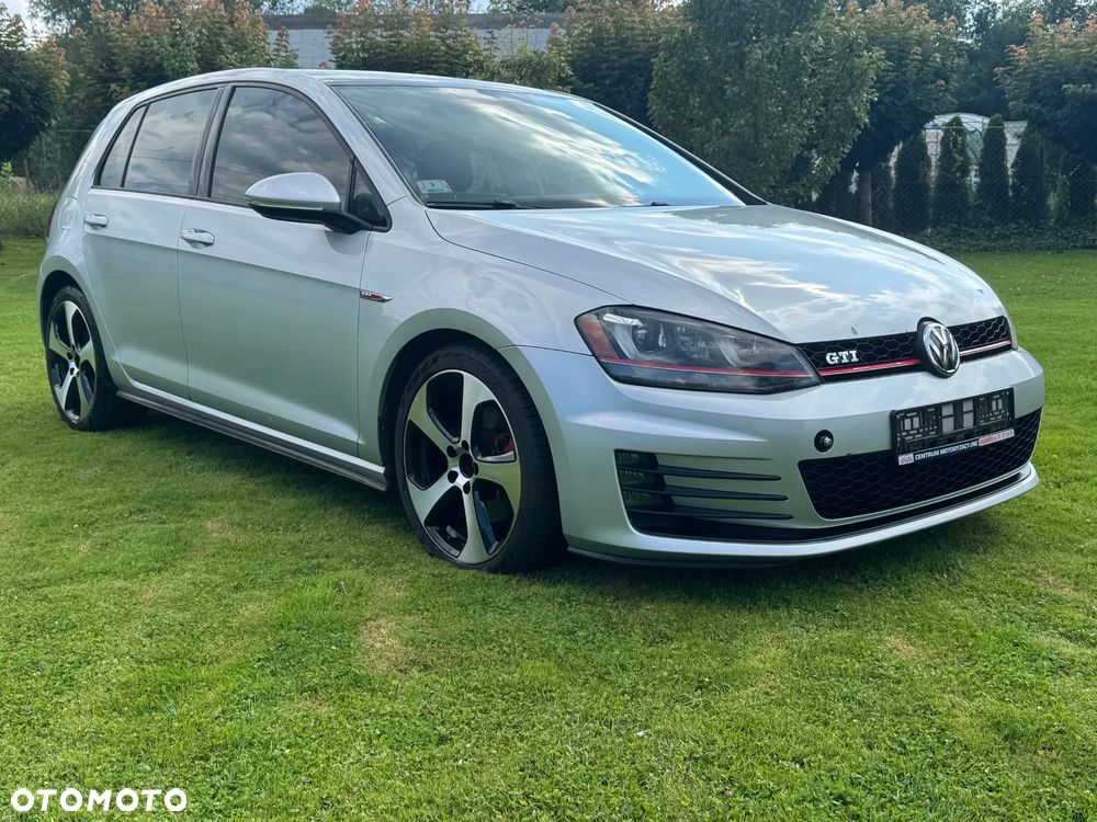 Volkswagen Golf VI 2.0 TSI GTI - 1