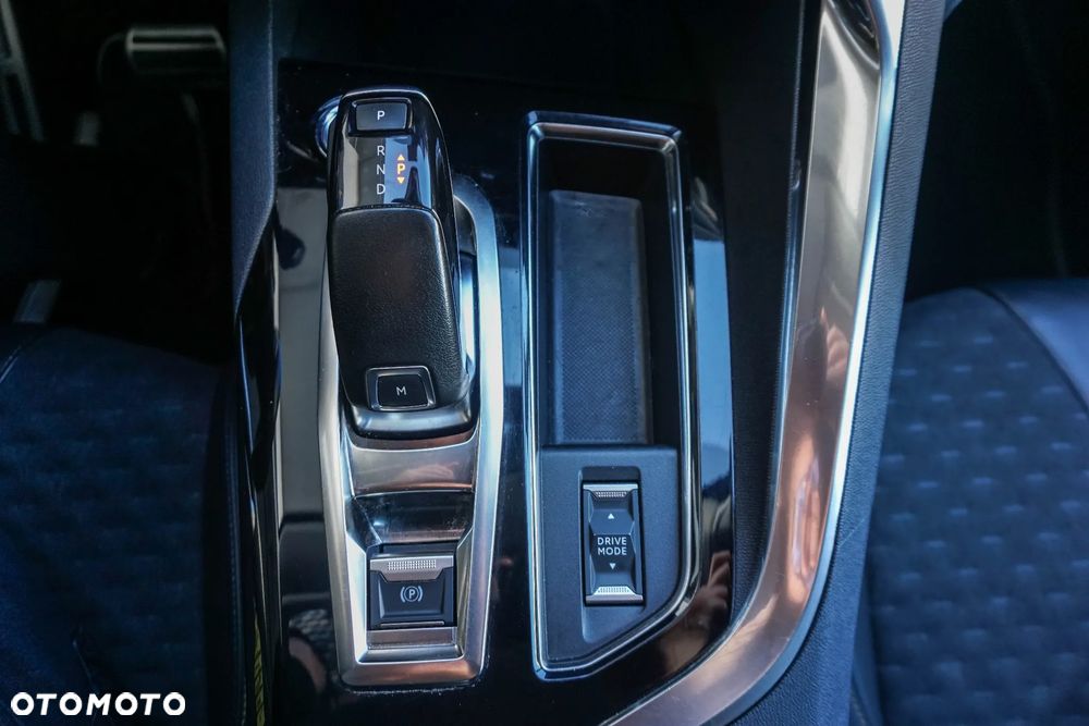 Peugeot 3008 1.2 PureTech Road Trip S&S EAT8 - 20