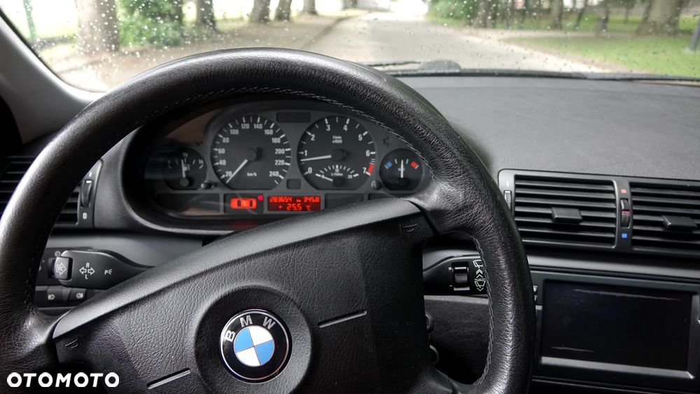 BMW Seria 3 320i - 17