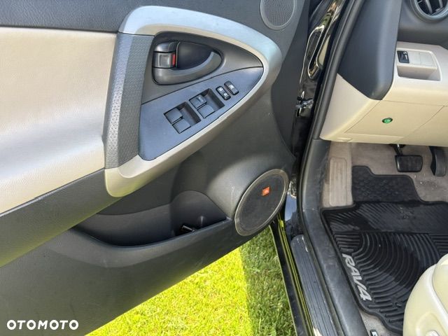 Toyota RAV4 - 5