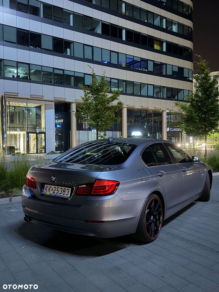 BMW Seria 5 525d xDrive Sport-Aut - 2