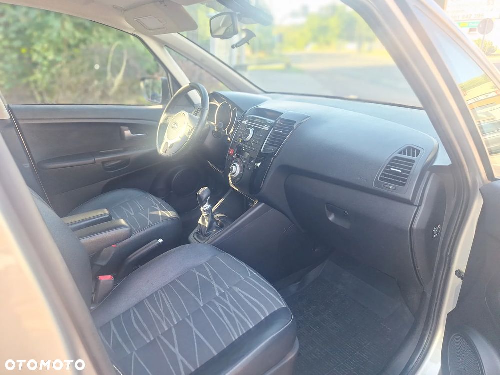 Kia Venga - 14