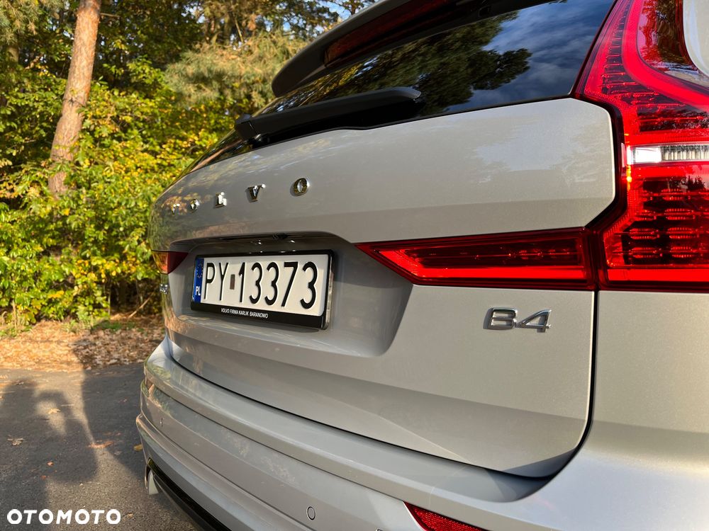 Volvo XC 60 B4 B Plus Dark - 25