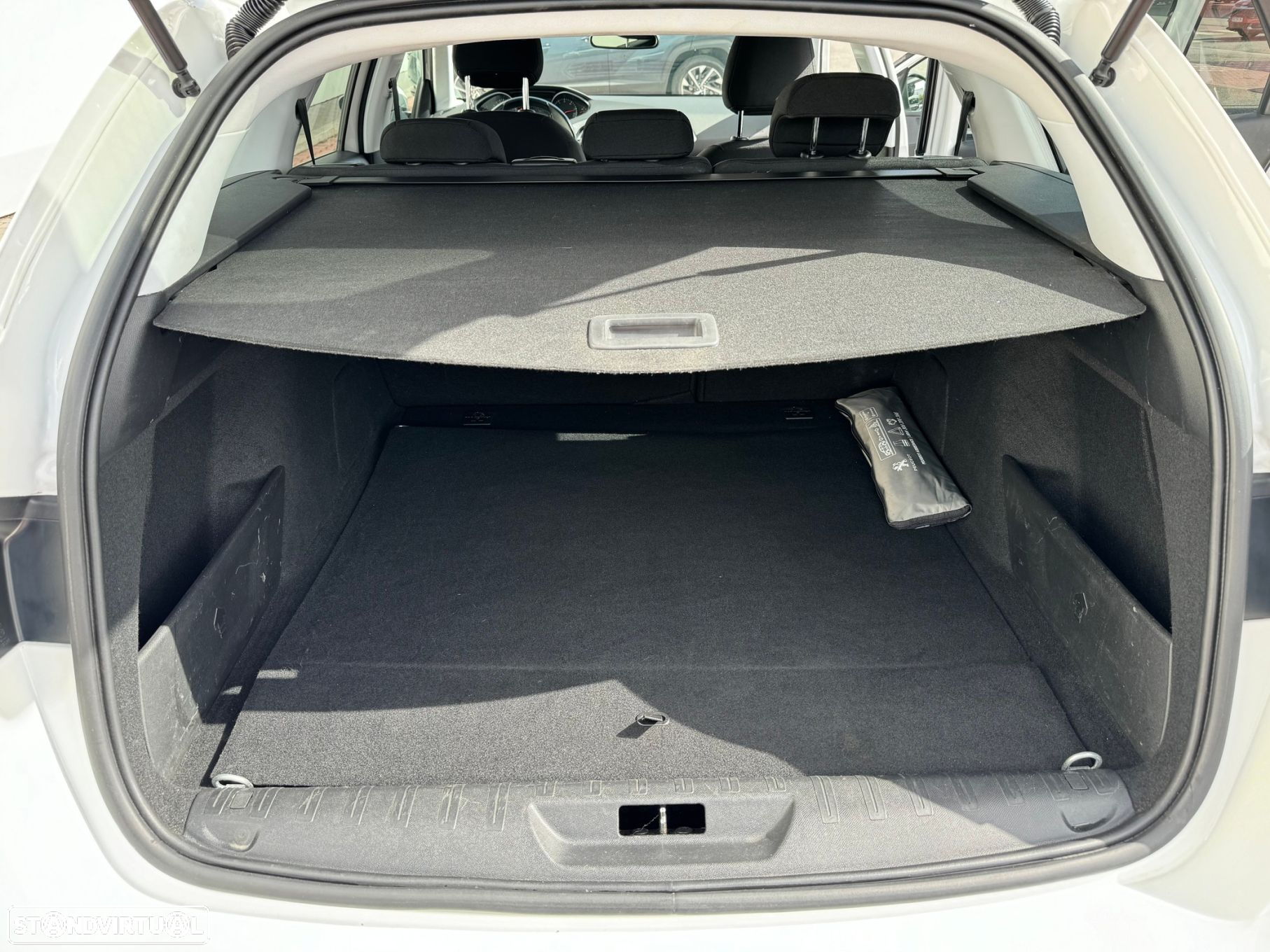 Peugeot 308 SW 1.6 BlueHDi Style J17 - 29