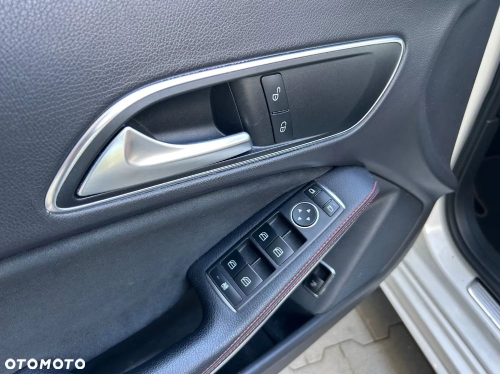 Mercedes-Benz CLA 250 4-Matic AMG Line - 10