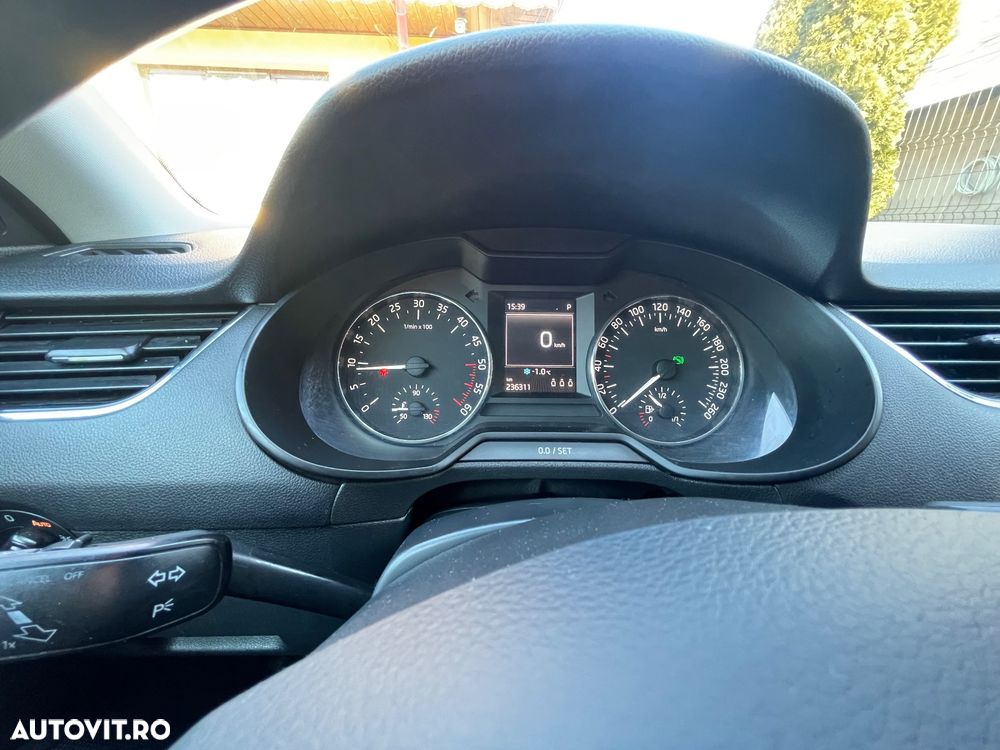 Skoda Octavia 1.6 TDI STYLE DSG - 16