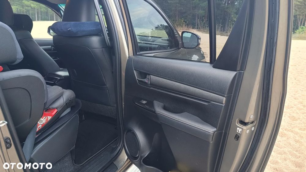 Toyota Hilux 2.8 D-4D Double Cab Invincible Sport 4x4 - 28