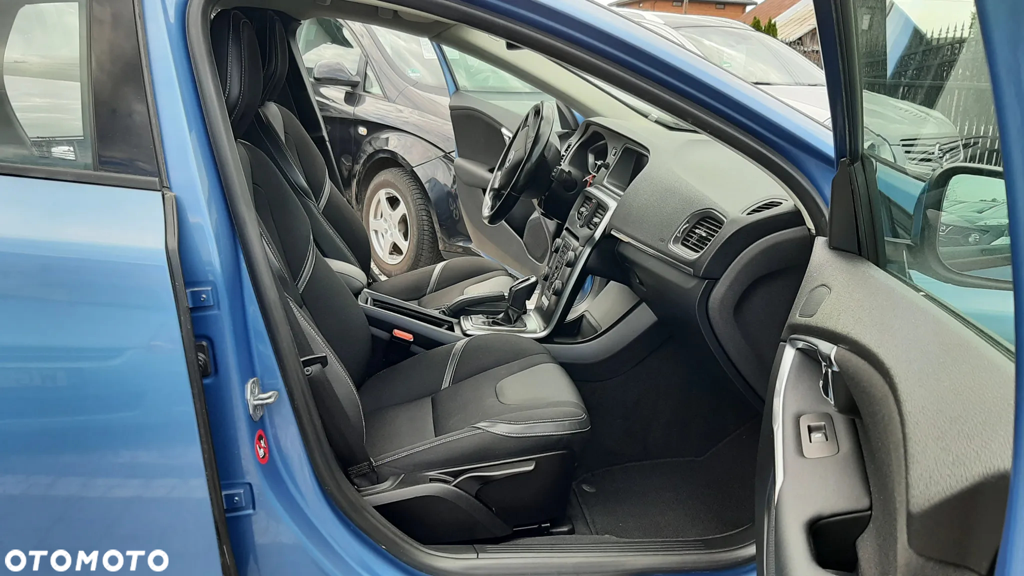 Volvo V40 T4 Momentum - 16