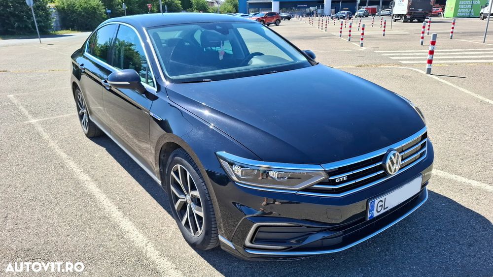 Volkswagen Passat - 1