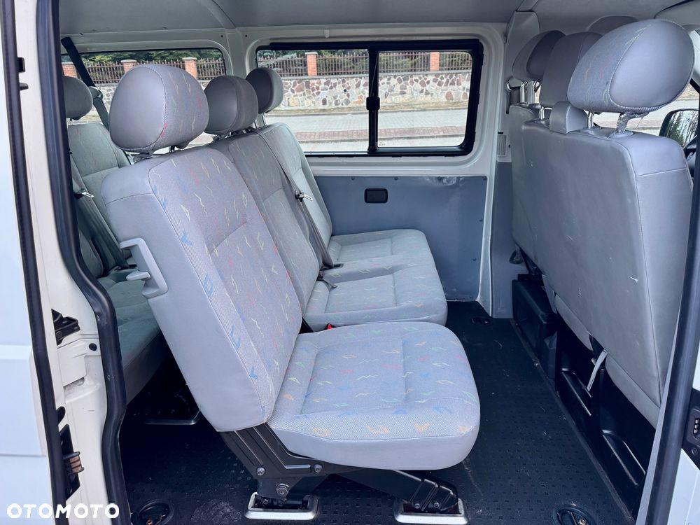 Volkswagen Caravelle - 23