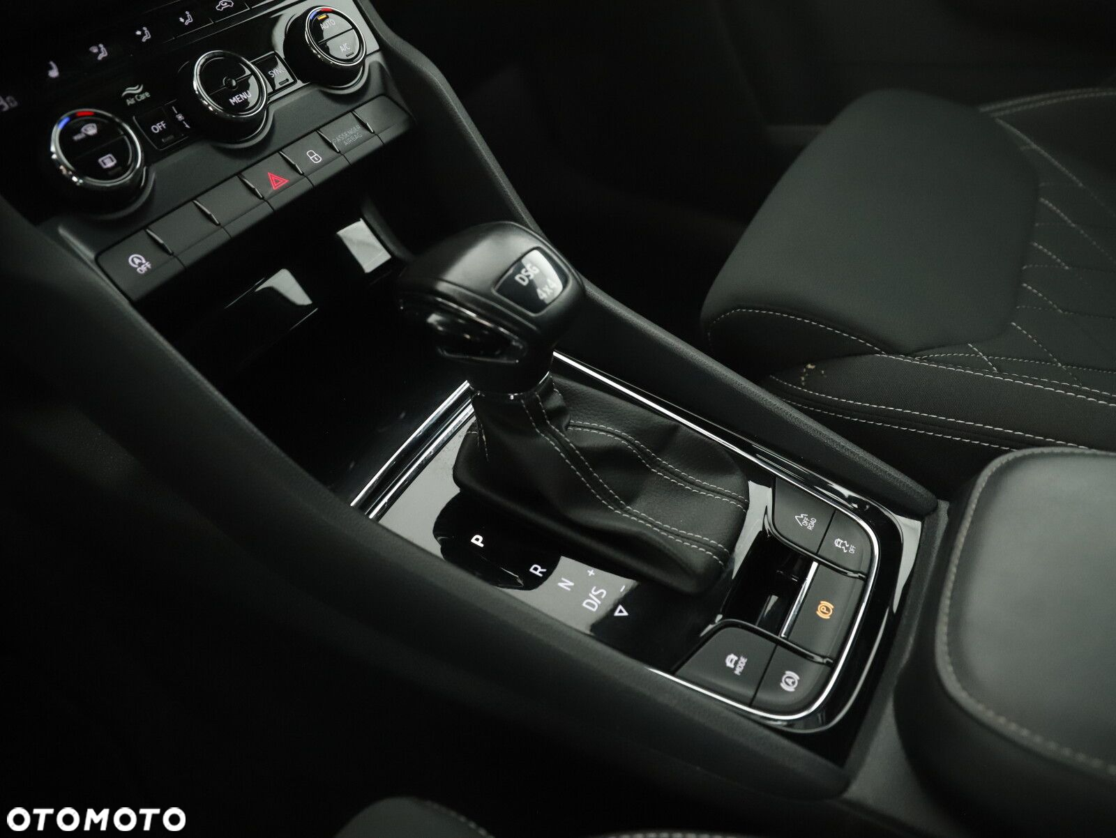 Skoda Karoq 2.0 TDI SCR 4x4 Sportline DSG - 18