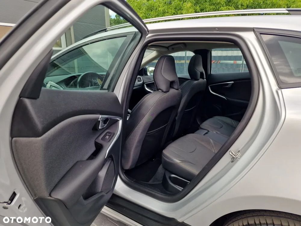 Volvo V40 Cross Country D2 Geartronic Momentum - 24