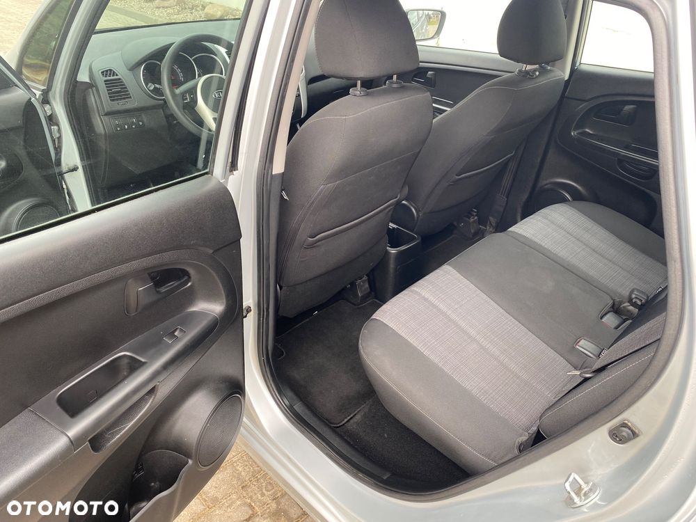 Kia Venga - 10