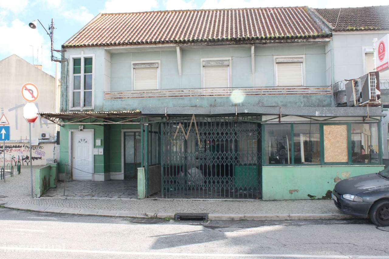 Oportunidade Única de Investimento  Prédio com Lojas, Habitação e A... - Grande imagem: 2/10