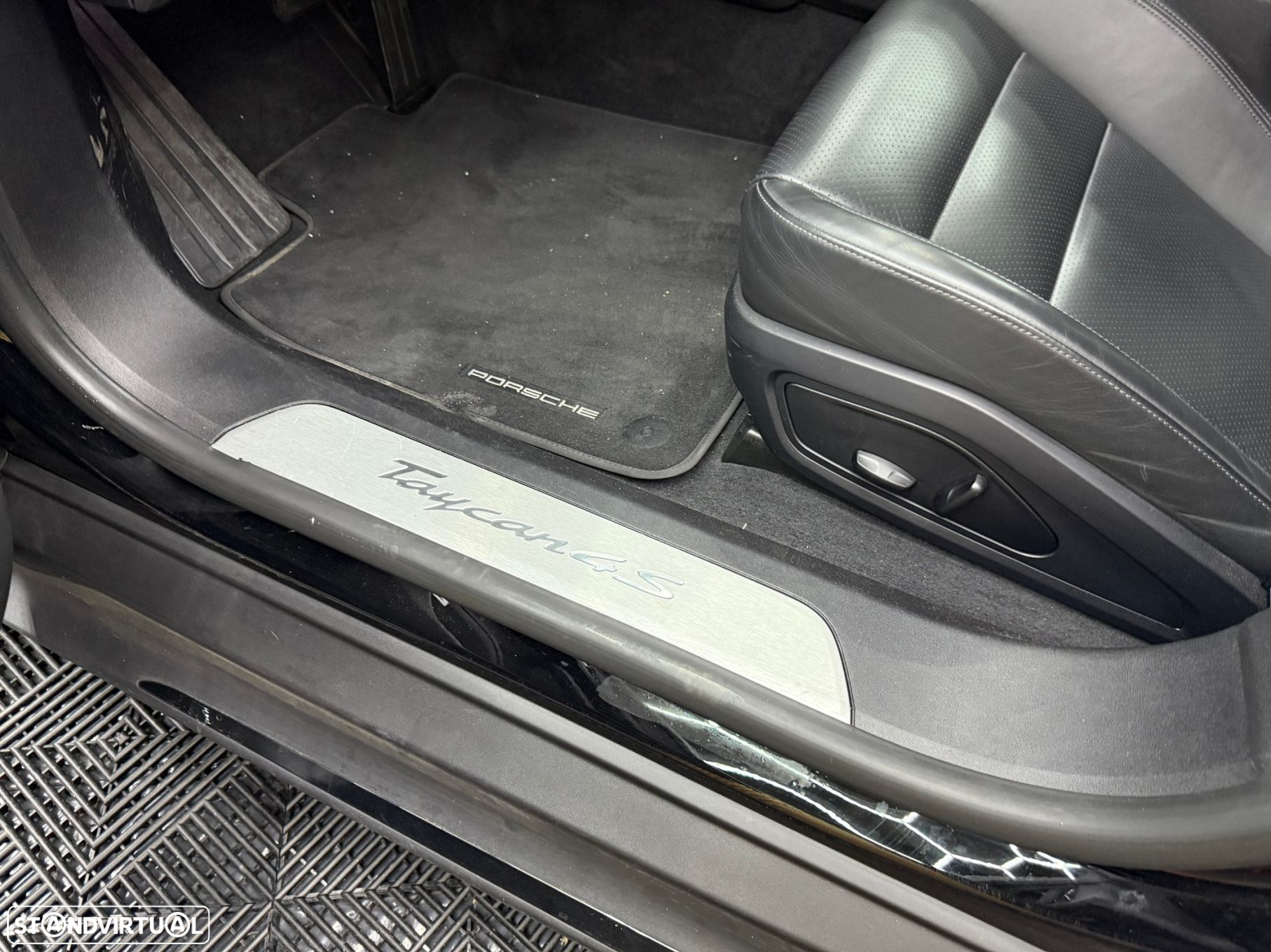 Porsche Taycan 4S bateria Performance Plus - 21