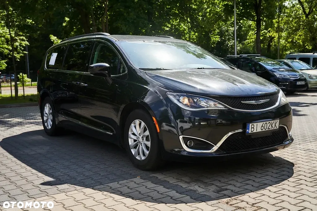 Chrysler Pacifica - 2