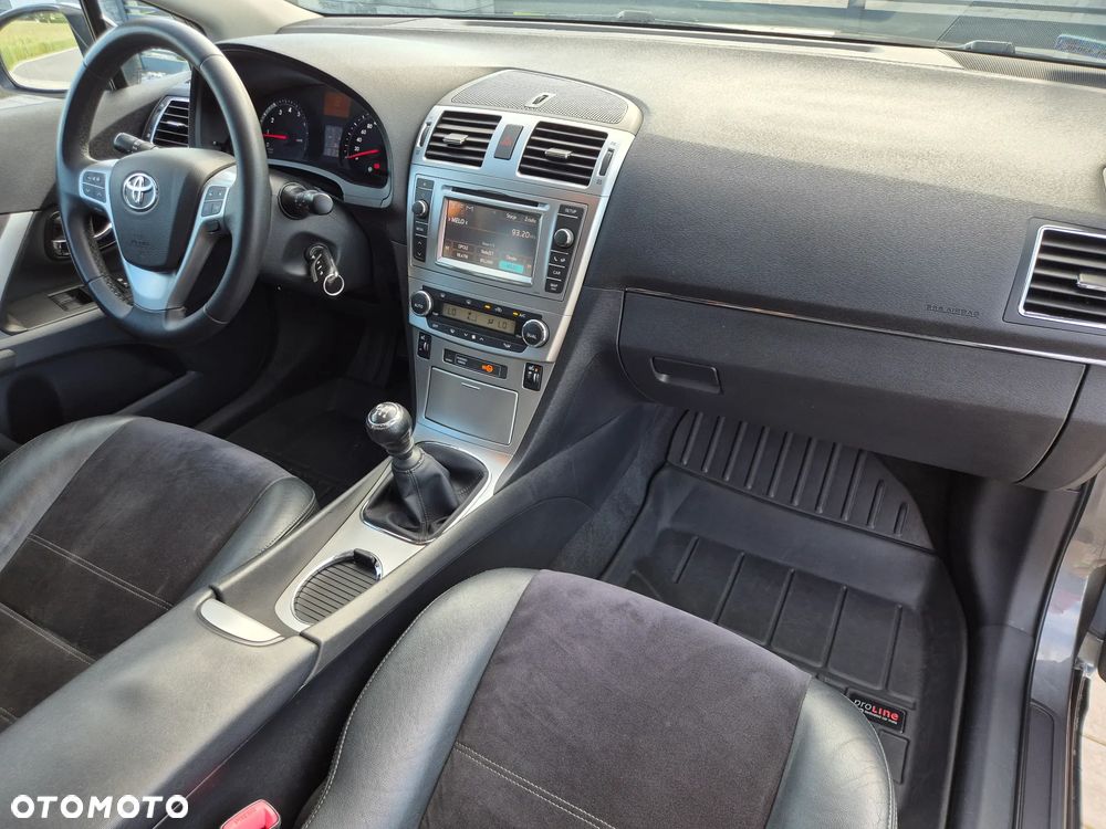 Toyota Avensis - 18