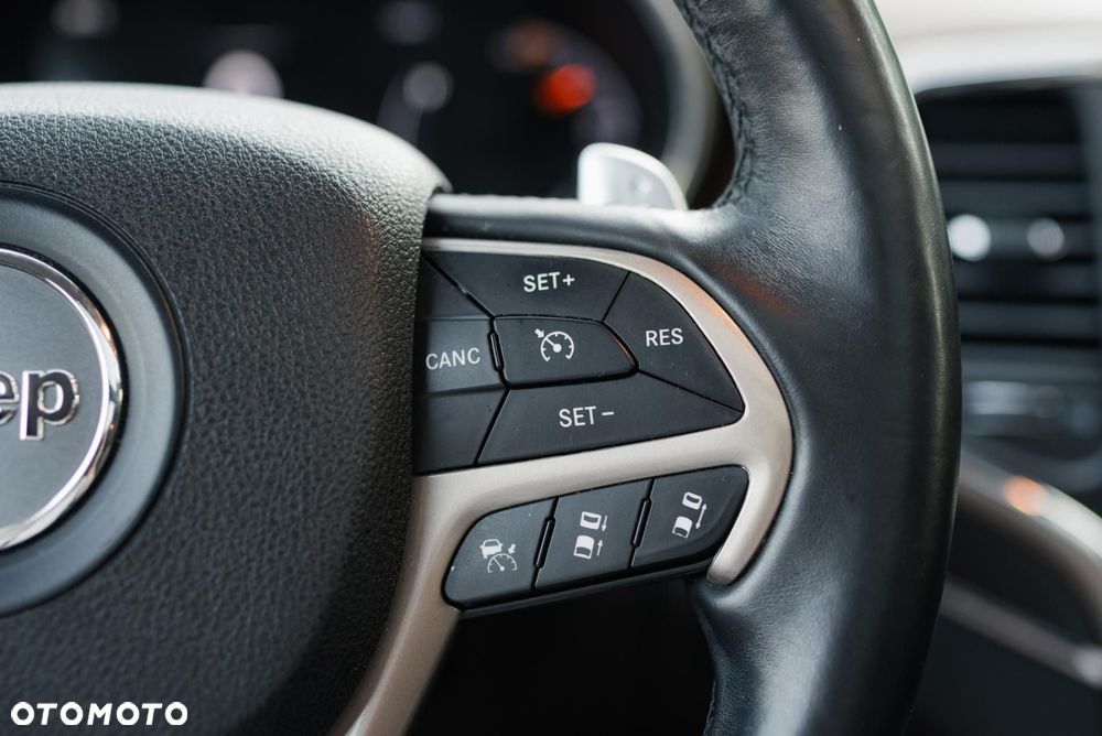 Jeep Grand Cherokee - 23