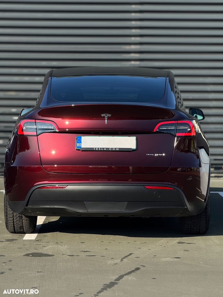 Tesla Model Y - 5