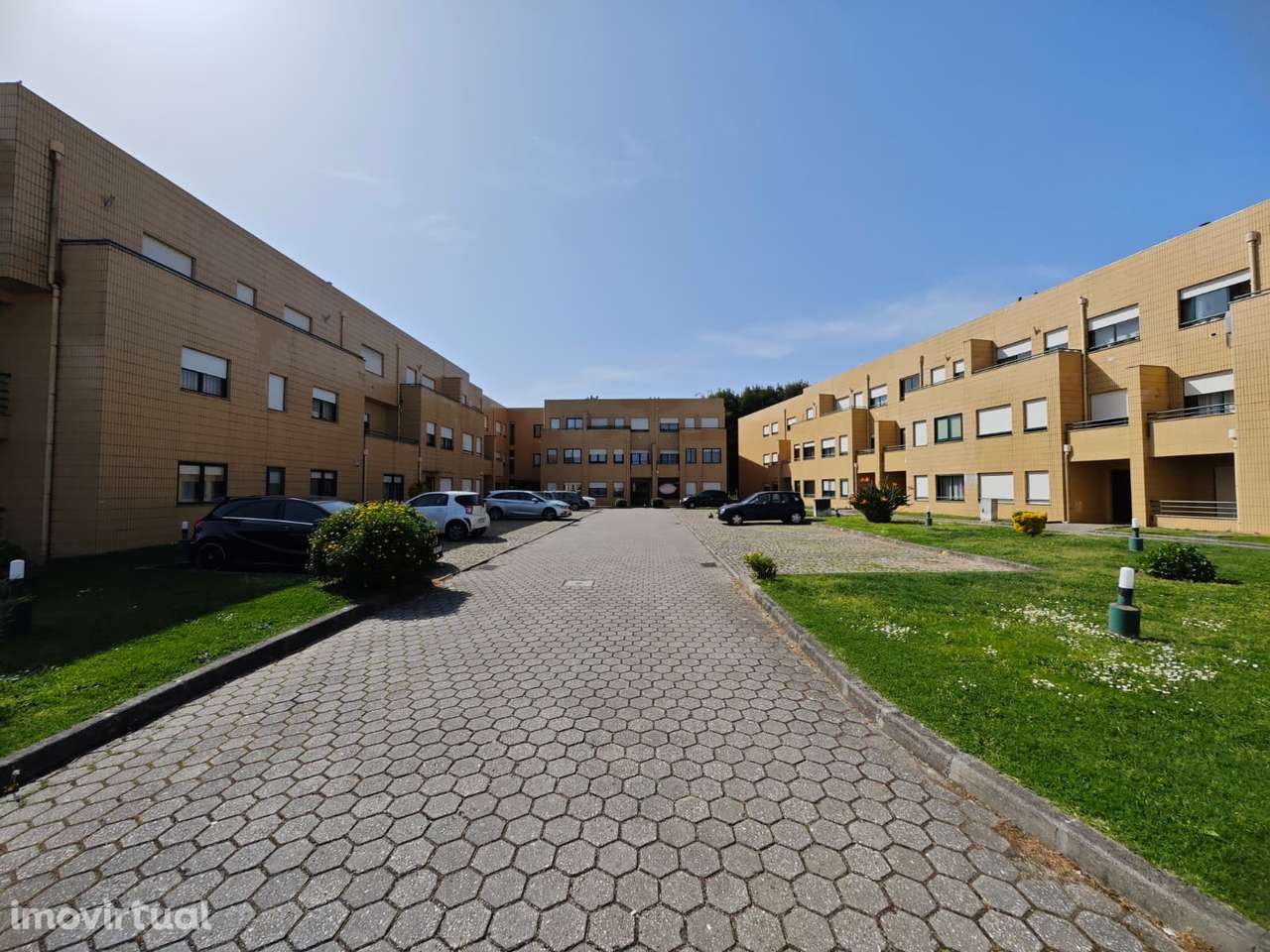 LA - Apartamento T3+1 Para Venda, localizado em Pedroso, Gaia - Grande imagem: 3/22