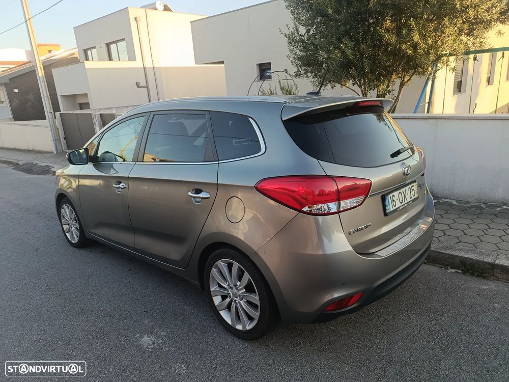 Kia Carens - 4
