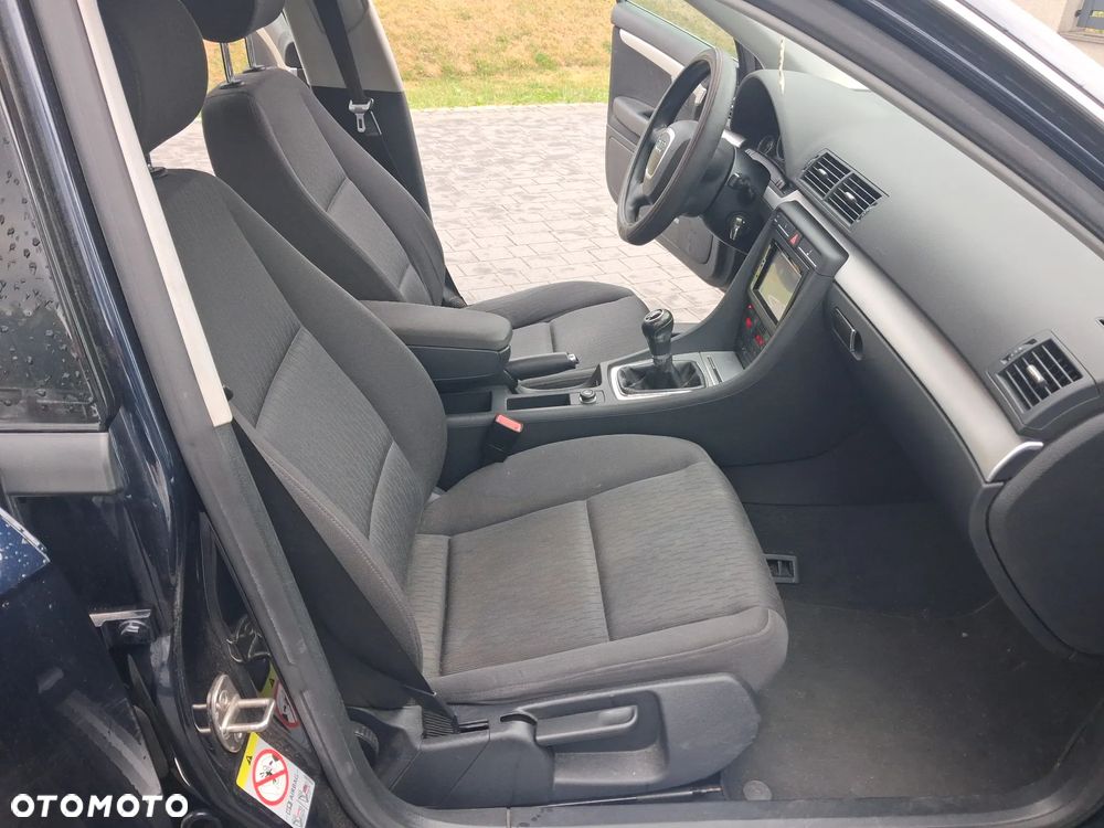 Audi A4 Limousine - 12