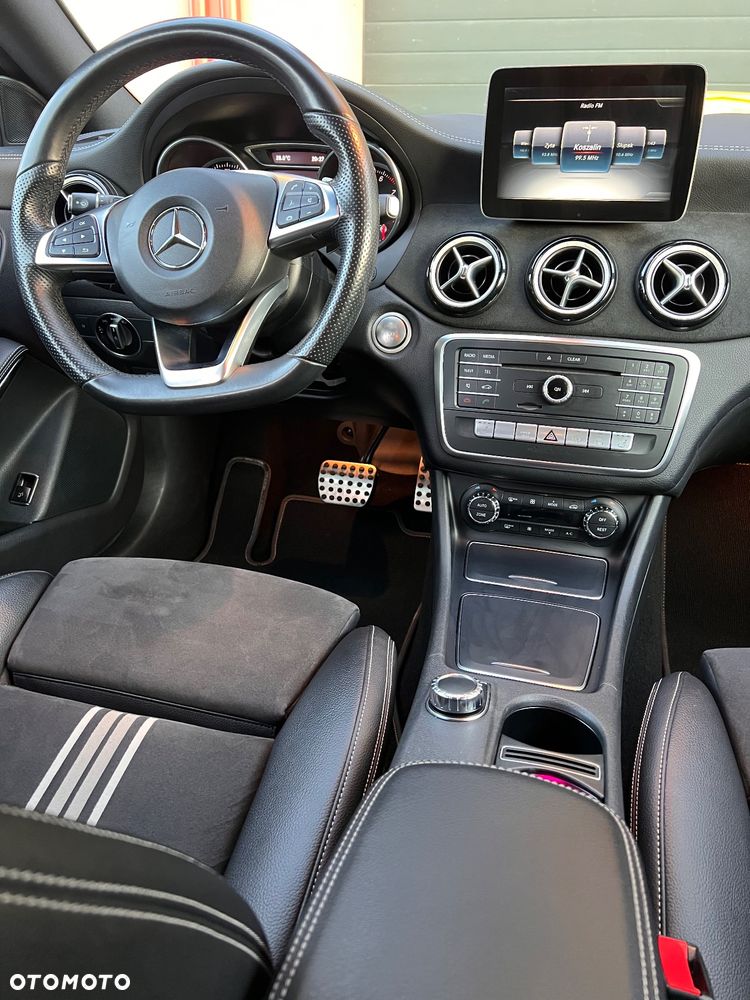 Mercedes-Benz CLA 250 4-Matic AMG Line - 22