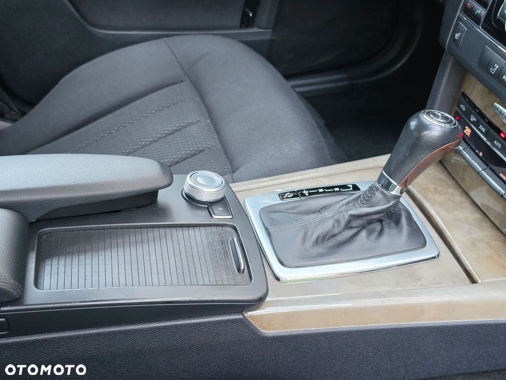 Mercedes-Benz Klasa E 200 CGI BlueEFFICIENCY Automatik Elegance - 29