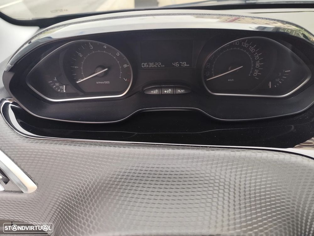 Peugeot 208 1.2 PureTech Style - 15