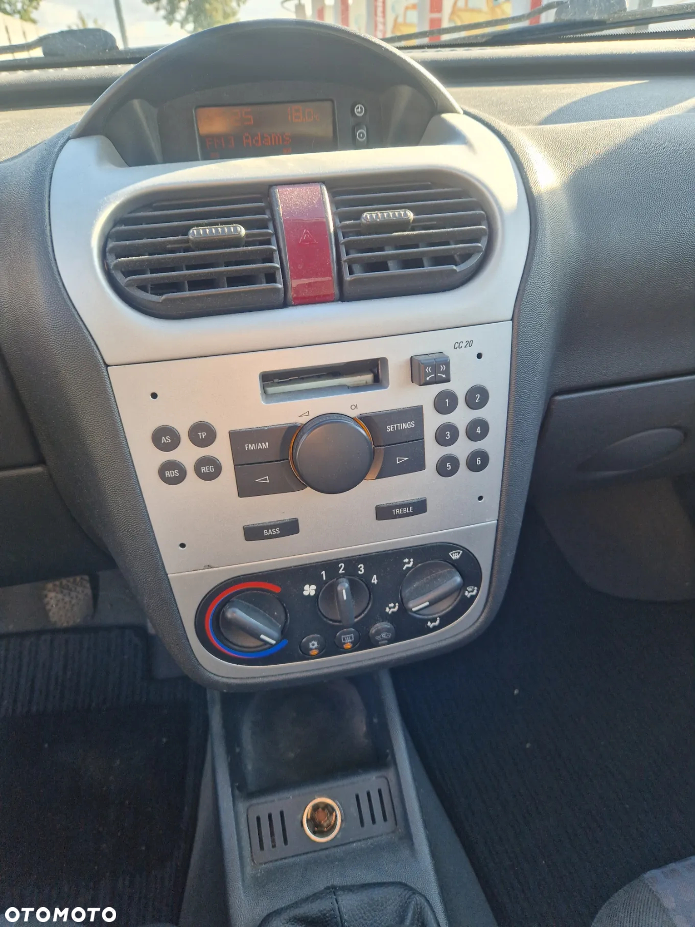 Opel Corsa 1.2 16V - 12