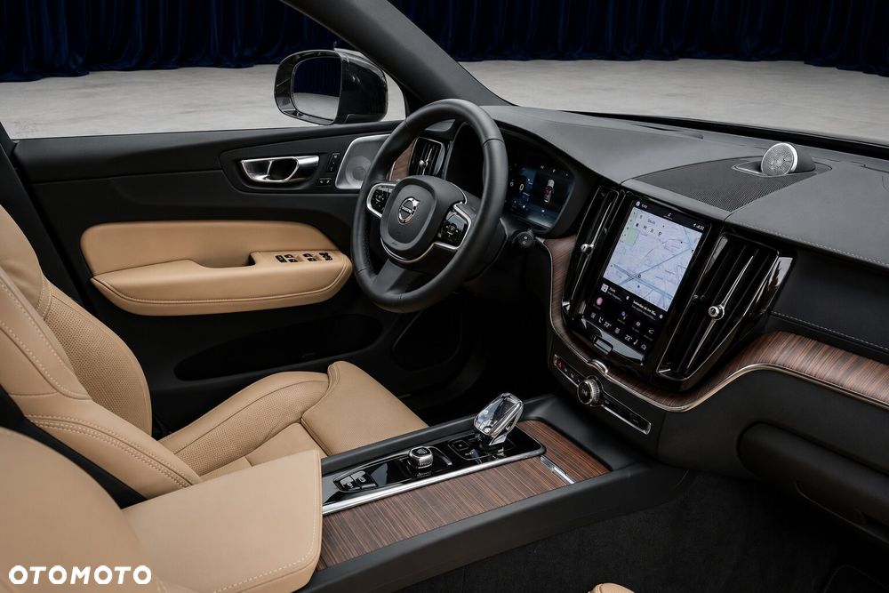 Volvo XC 60 B5 B AWD Ultra Dark - 2