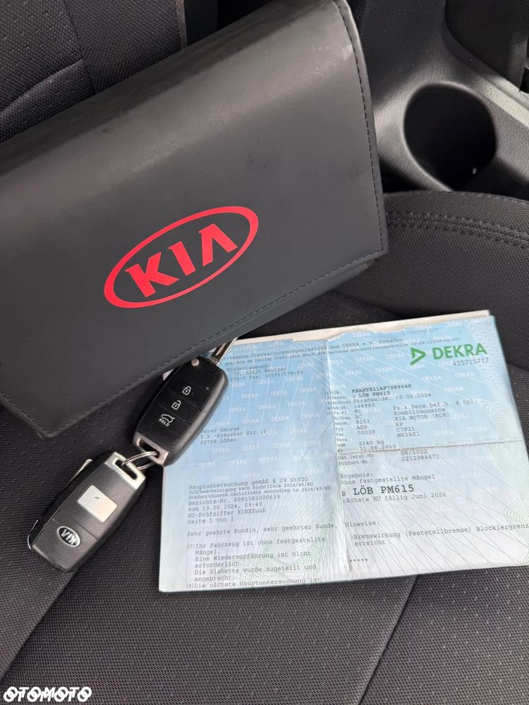 Kia Carens 1.6 GDI Dream-Team Edition - 16