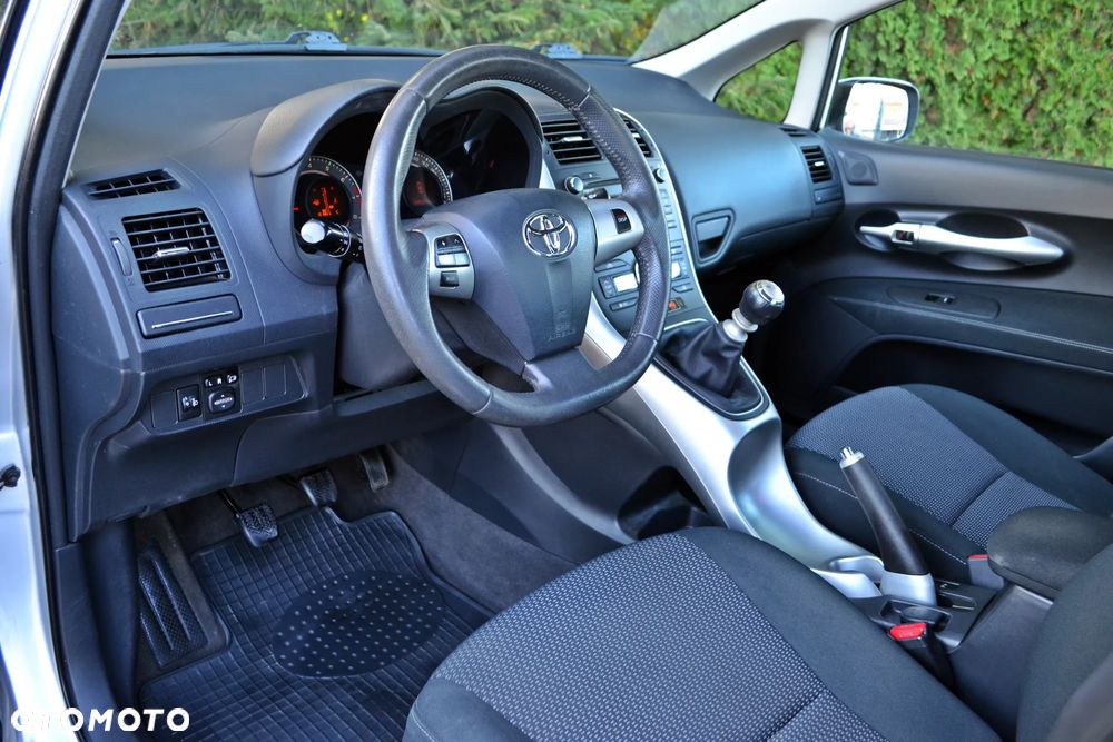 Toyota Auris 1.6 2010 - 9