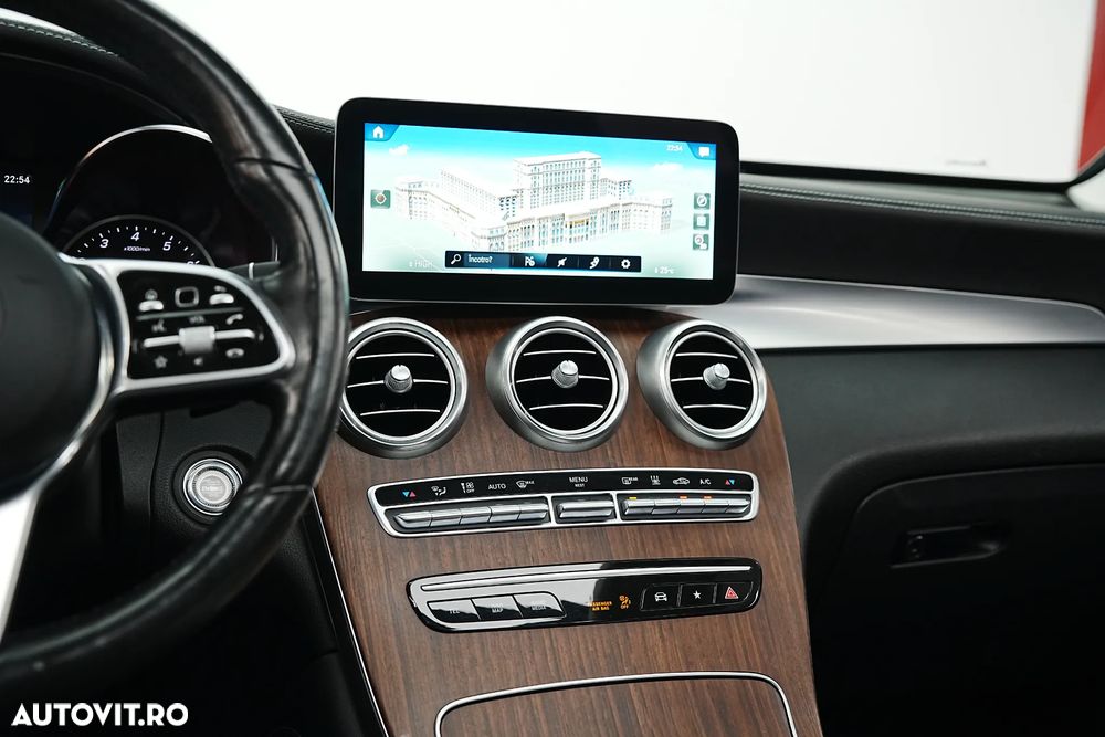 Mercedes-Benz GLC 300 e 4Matic 9G-TRONIC - 34
