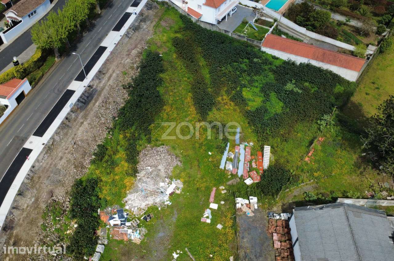Lote na Estrada Regional da Ribeira Grande - Grande imagem: 2/33
