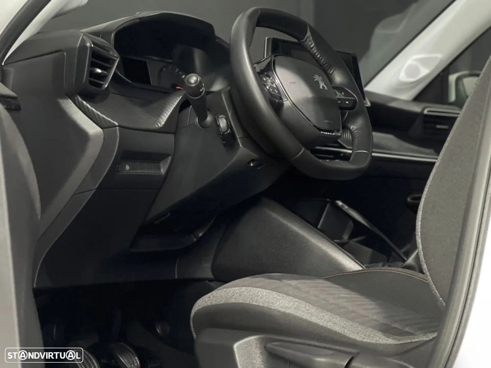 Peugeot 208 - 3