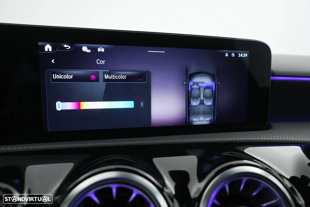Mercedes-Benz A 250 Limousine e AMG Line - 21