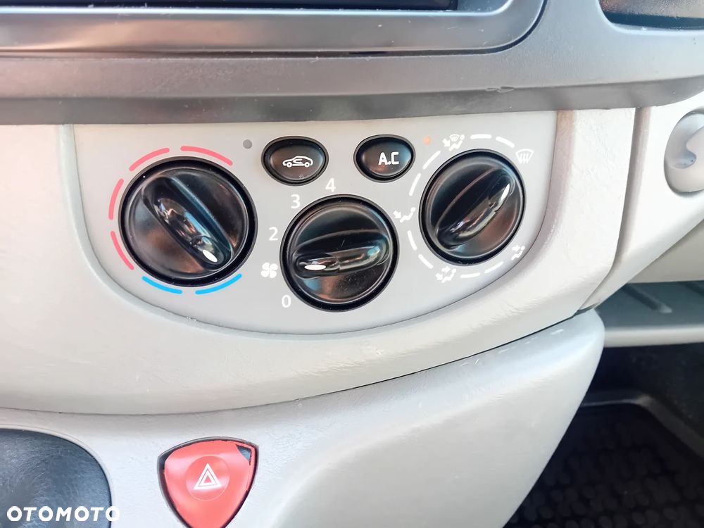Renault Trafic - 22