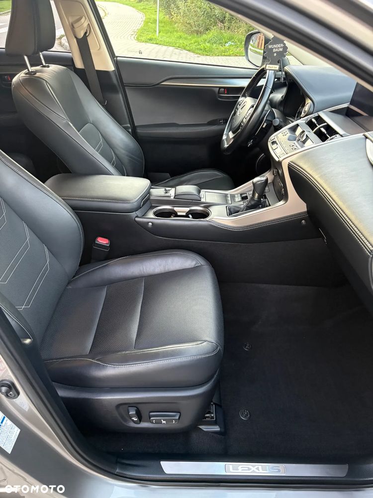 Lexus NX 300h Comfort AWD - 25