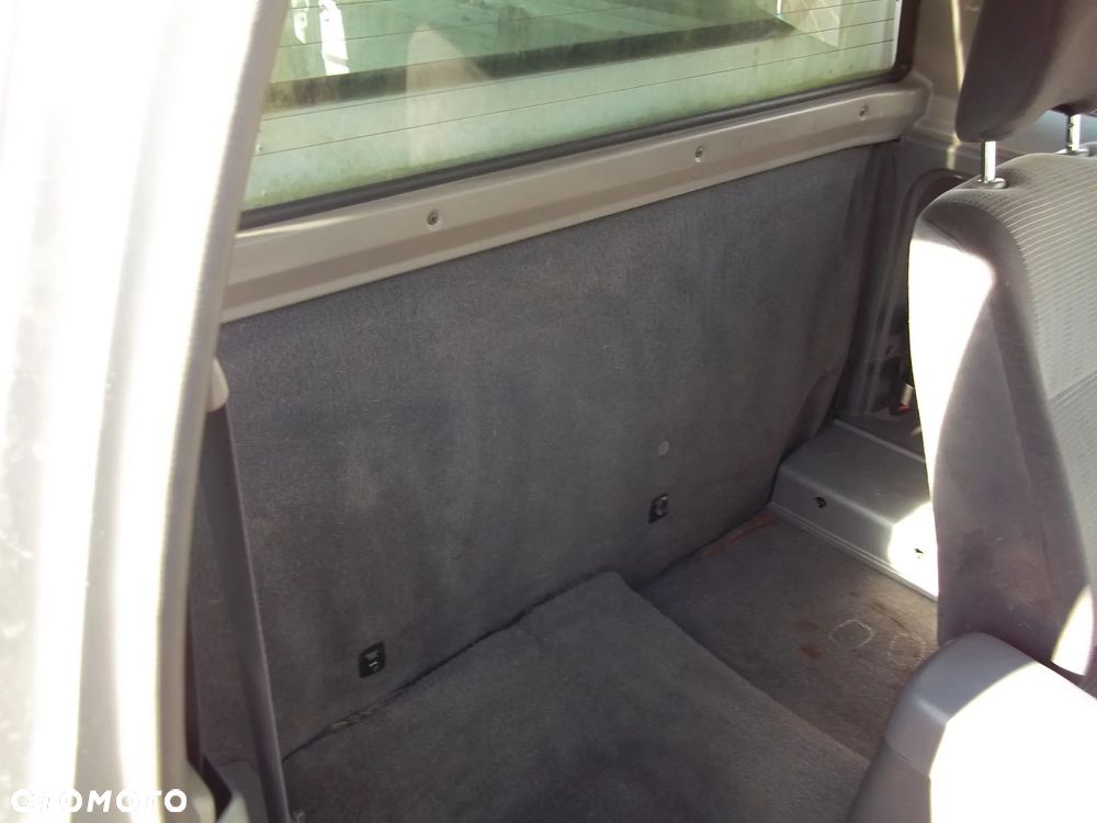 Nissan NP300 Pickup - 20