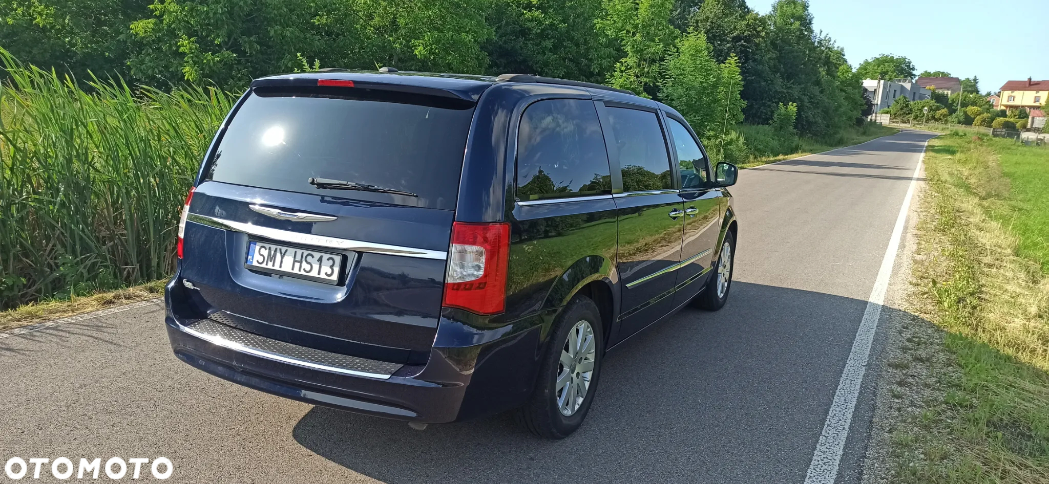 Chrysler Town & Country - 8