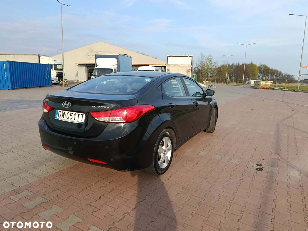 Hyundai Elantra 1.6 Comfort - 4