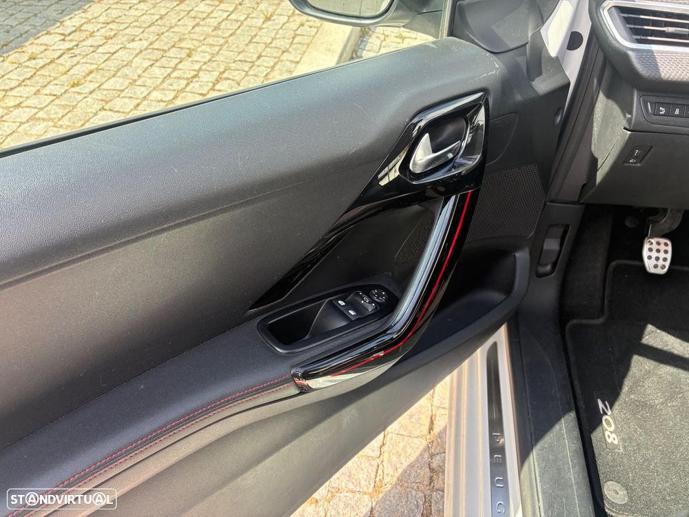 Peugeot 208 1.2 PureTech GT Line - 29