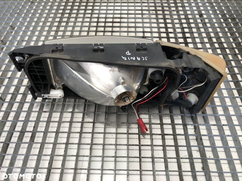 REFLEKTOR PRAWY PRZÓD  SCANIA 4 - series 1995 - 2008 114 C/330 242 kW [329 KM] 6x2/4 1999 - 2004 - 2