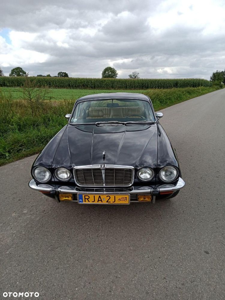 Jaguar XJ - 4