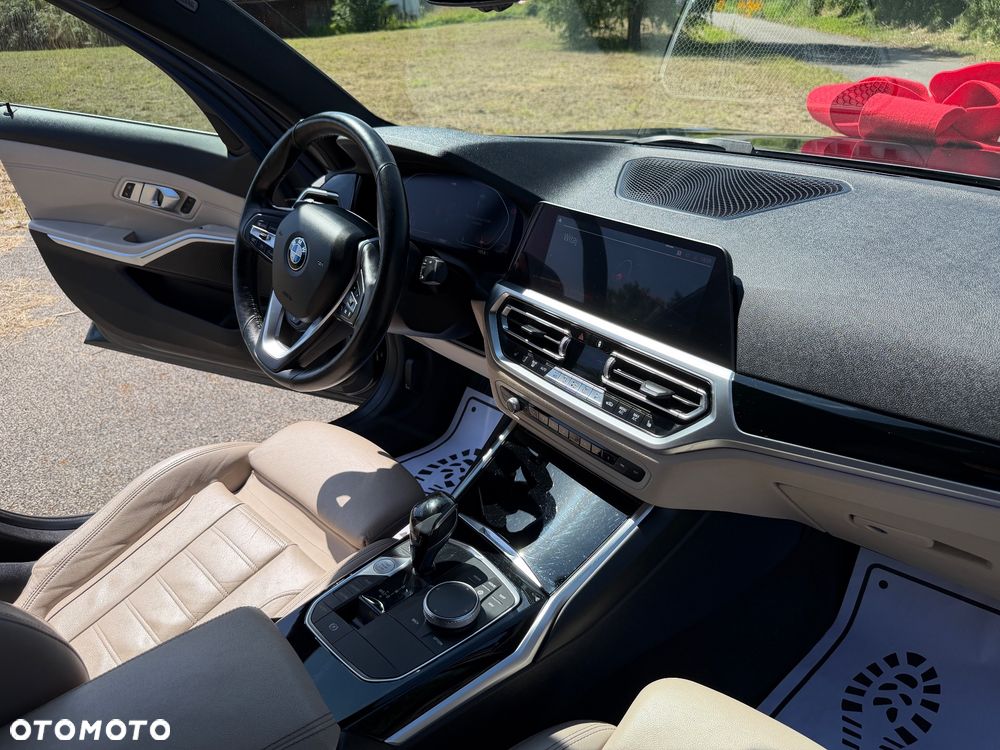 BMW Seria 3 330i xDrive M Sport - 22