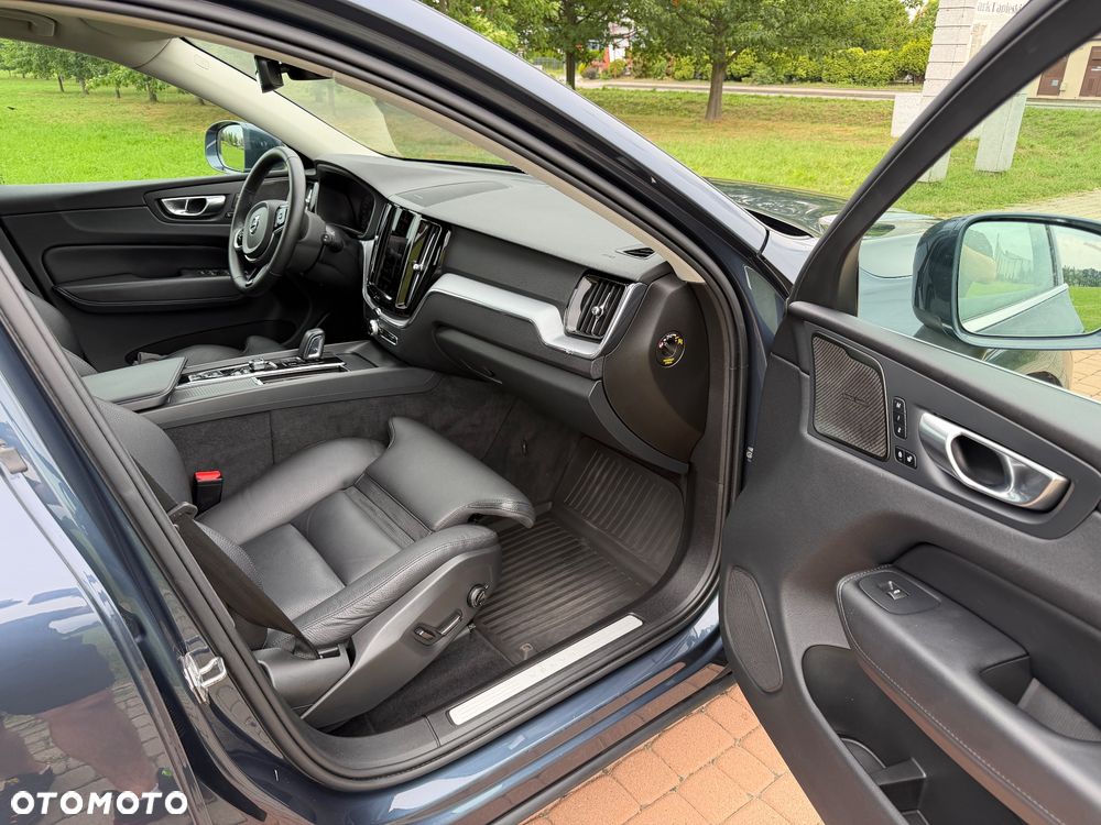 Volvo XC 60 B4 D AWD Momentum Pro - 21