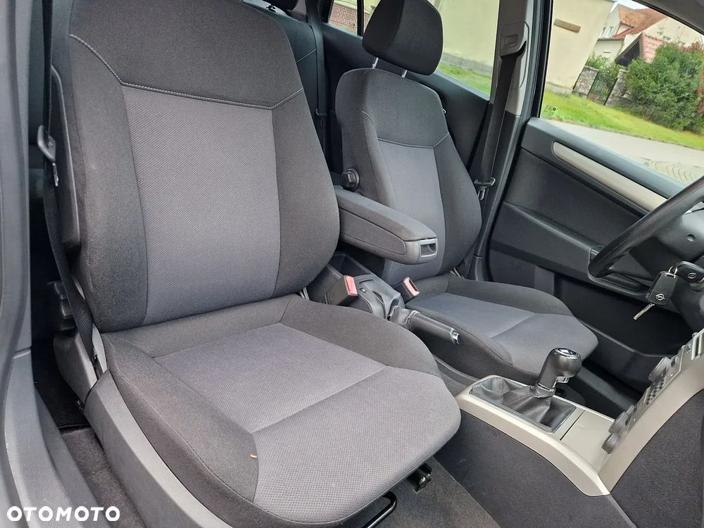 Opel Astra 1.6 Caravan Cosmo - 17