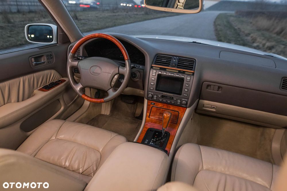 Lexus LS 400 - 12