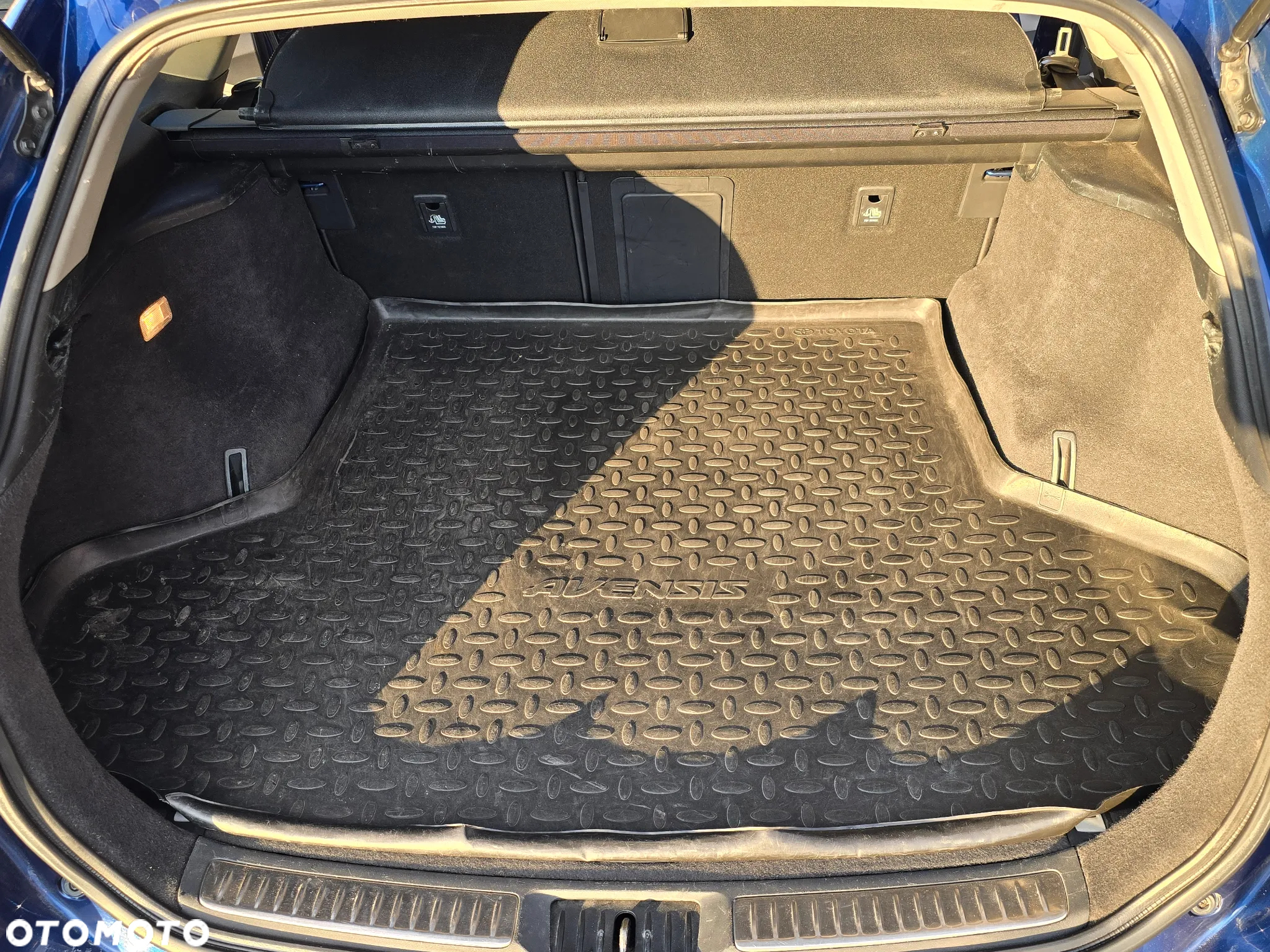 Toyota Avensis 1.8 Premium - 9